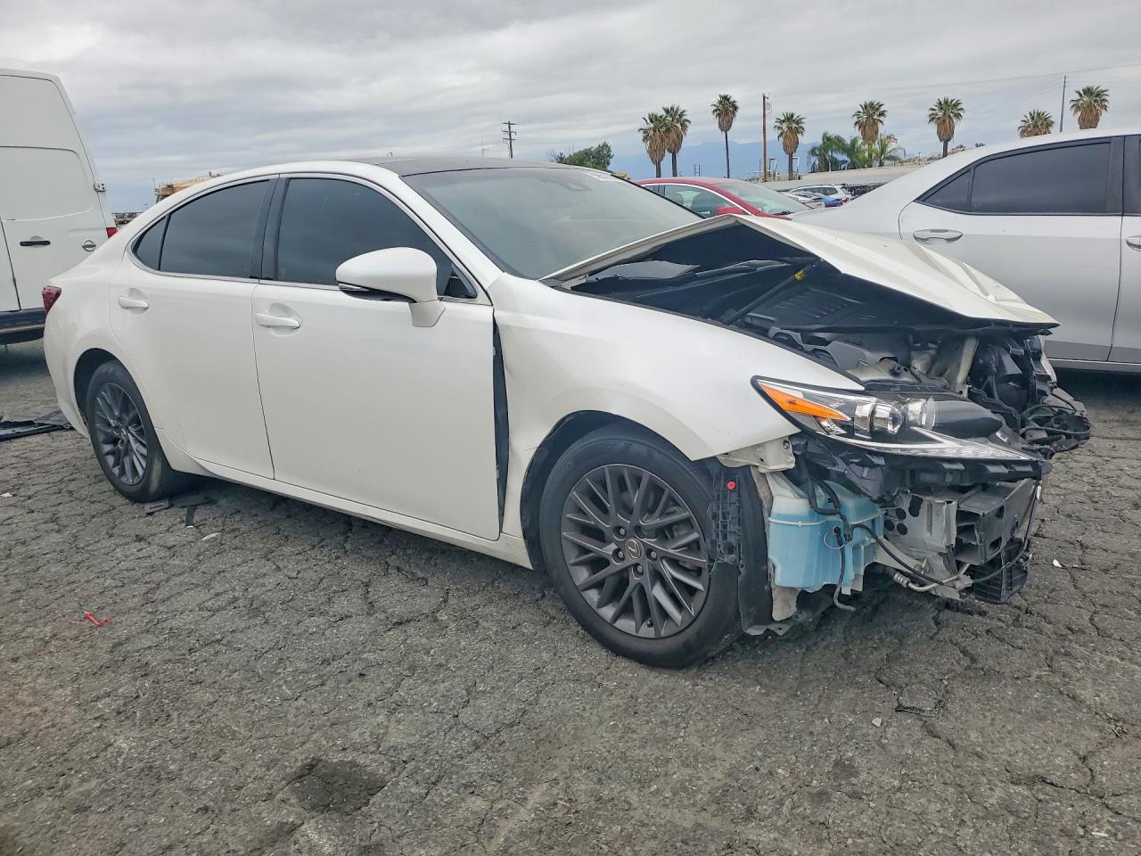 LEXUS ES 2018 — 5