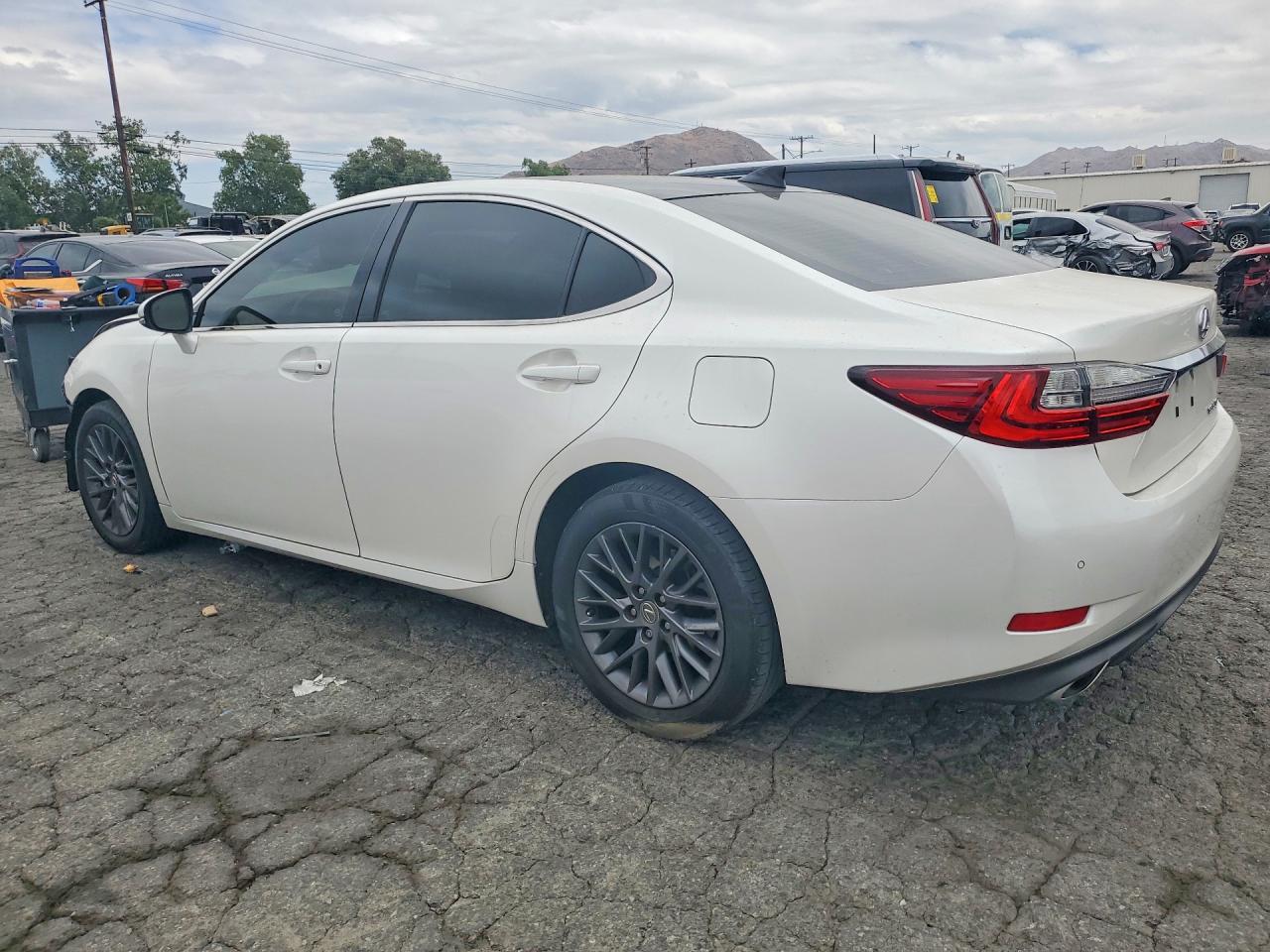 LEXUS ES 2018 — 3