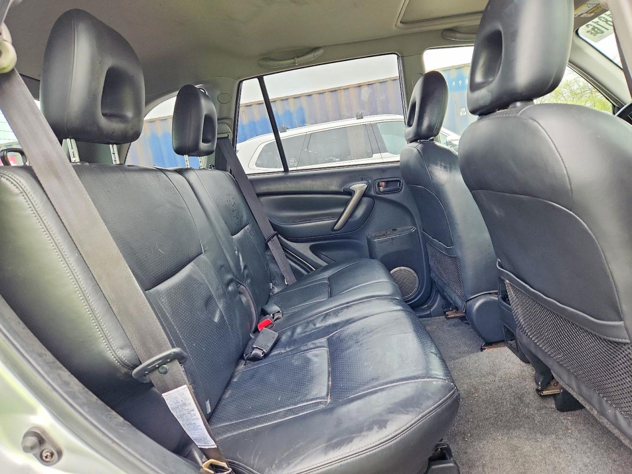 TOYOTA RAV4 2005 — 12
