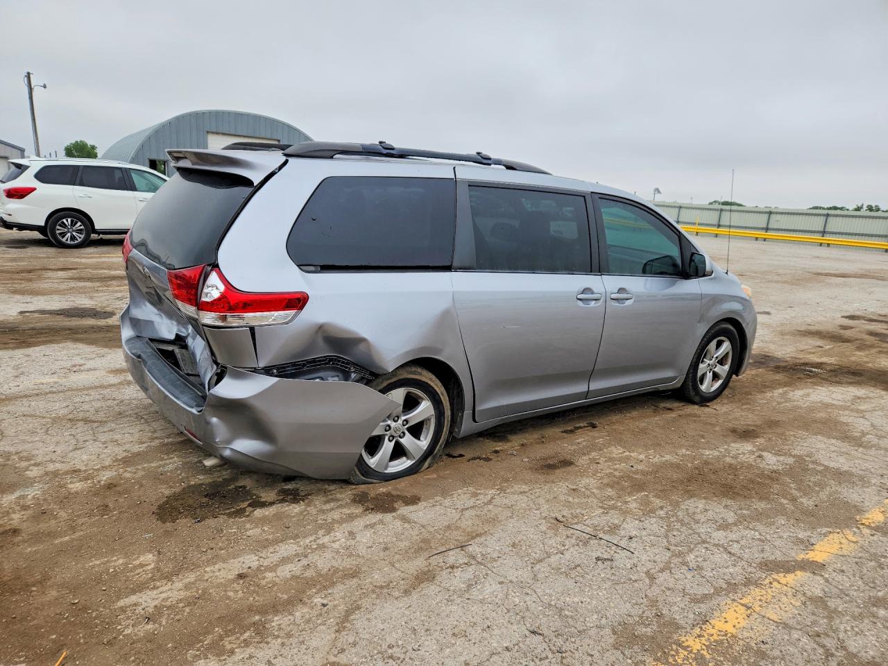 TOYOTA SIENNA 2013 — 4