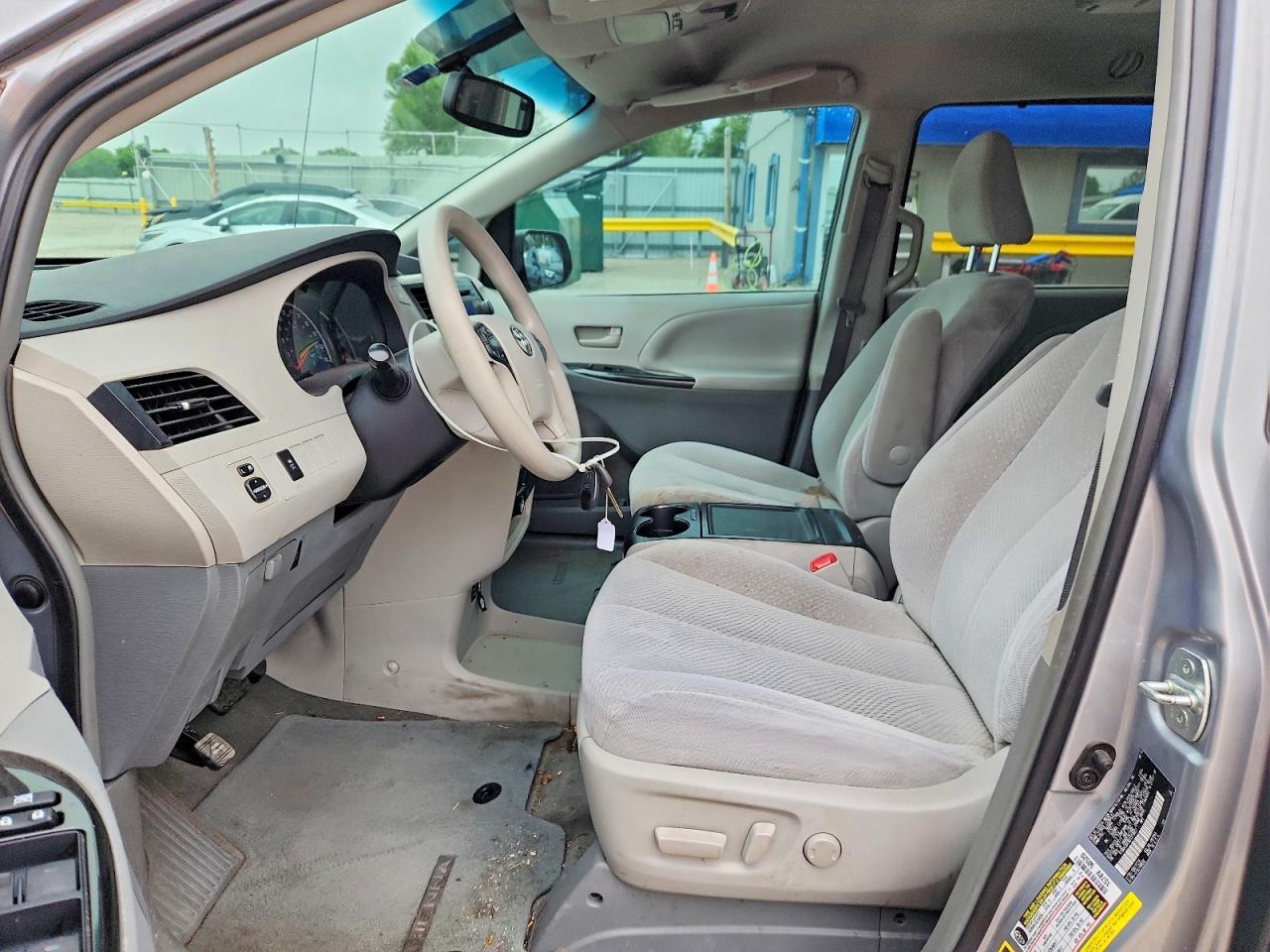 TOYOTA SIENNA 2013 — 8