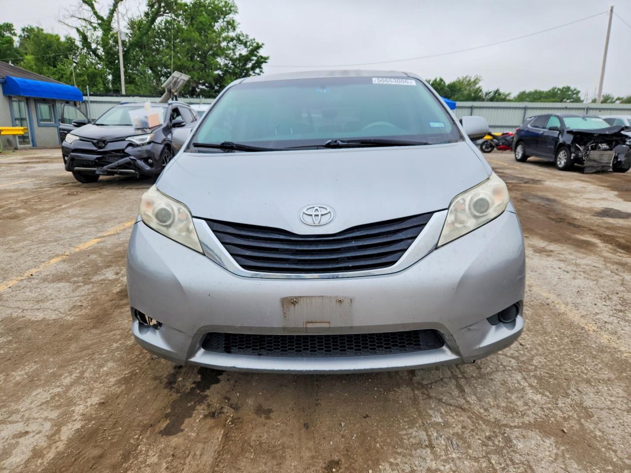 TOYOTA SIENNA 2013 — 6