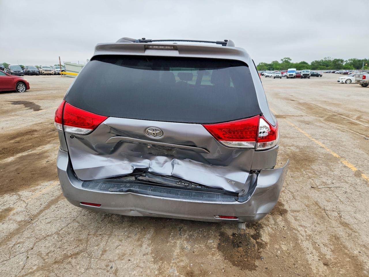 TOYOTA SIENNA 2013 — 7