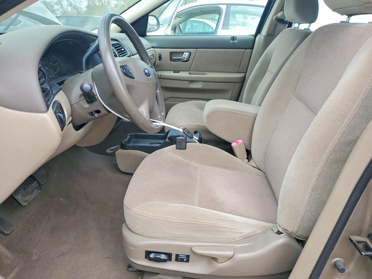 FORD TAURUS 2002 — 8
