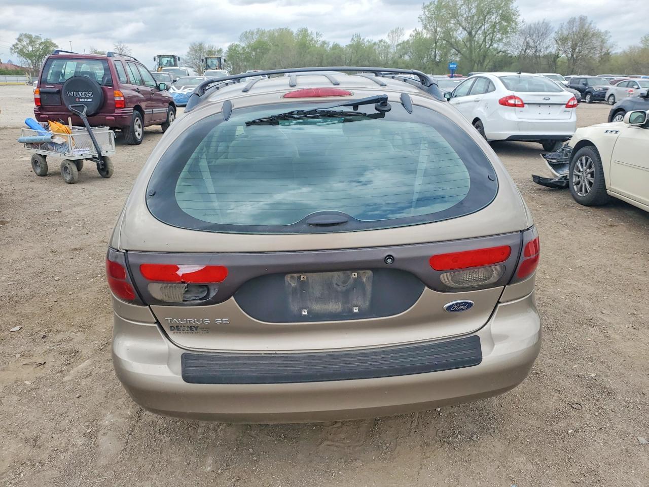 FORD TAURUS 2002 — 7