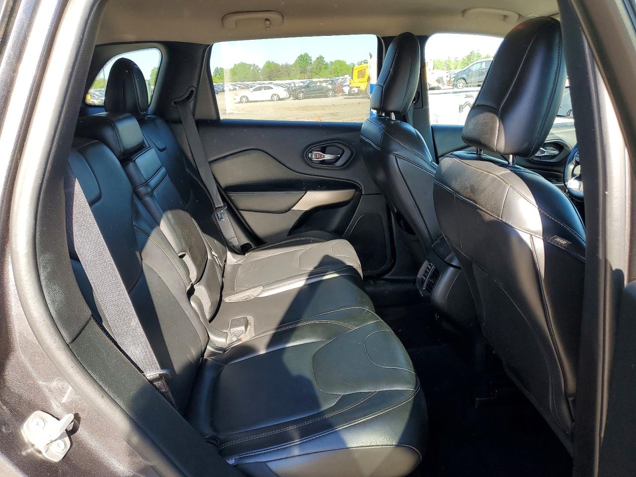JEEP CHEROKEE 2018 — 12