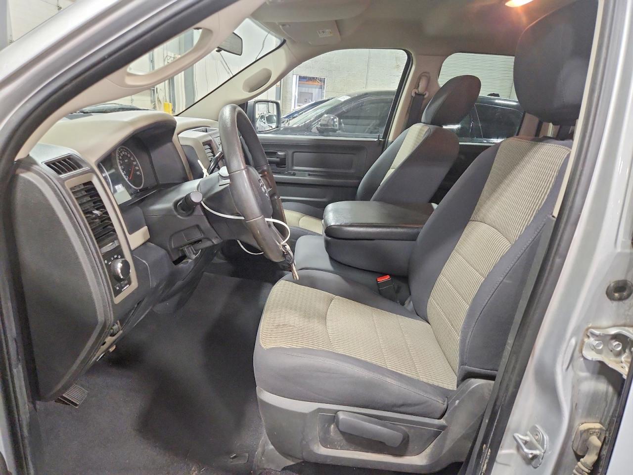 DODGE RAM 1500 2011 — 8
