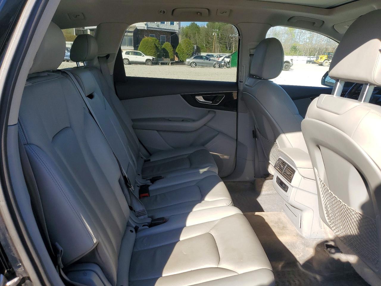 AUDI Q7 2017 — 12