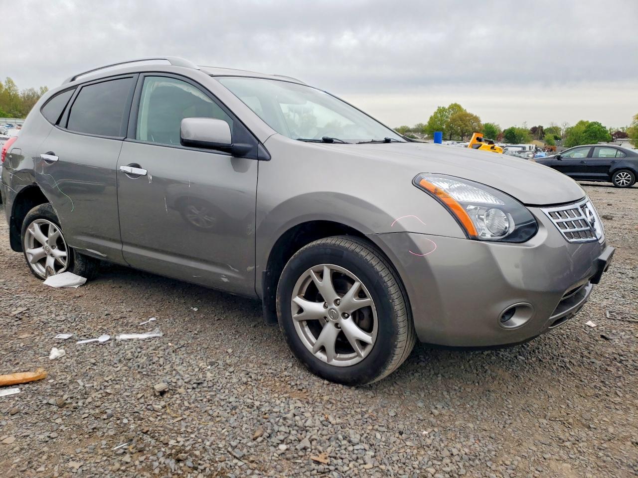 NISSAN ROGUE 2010 — 5