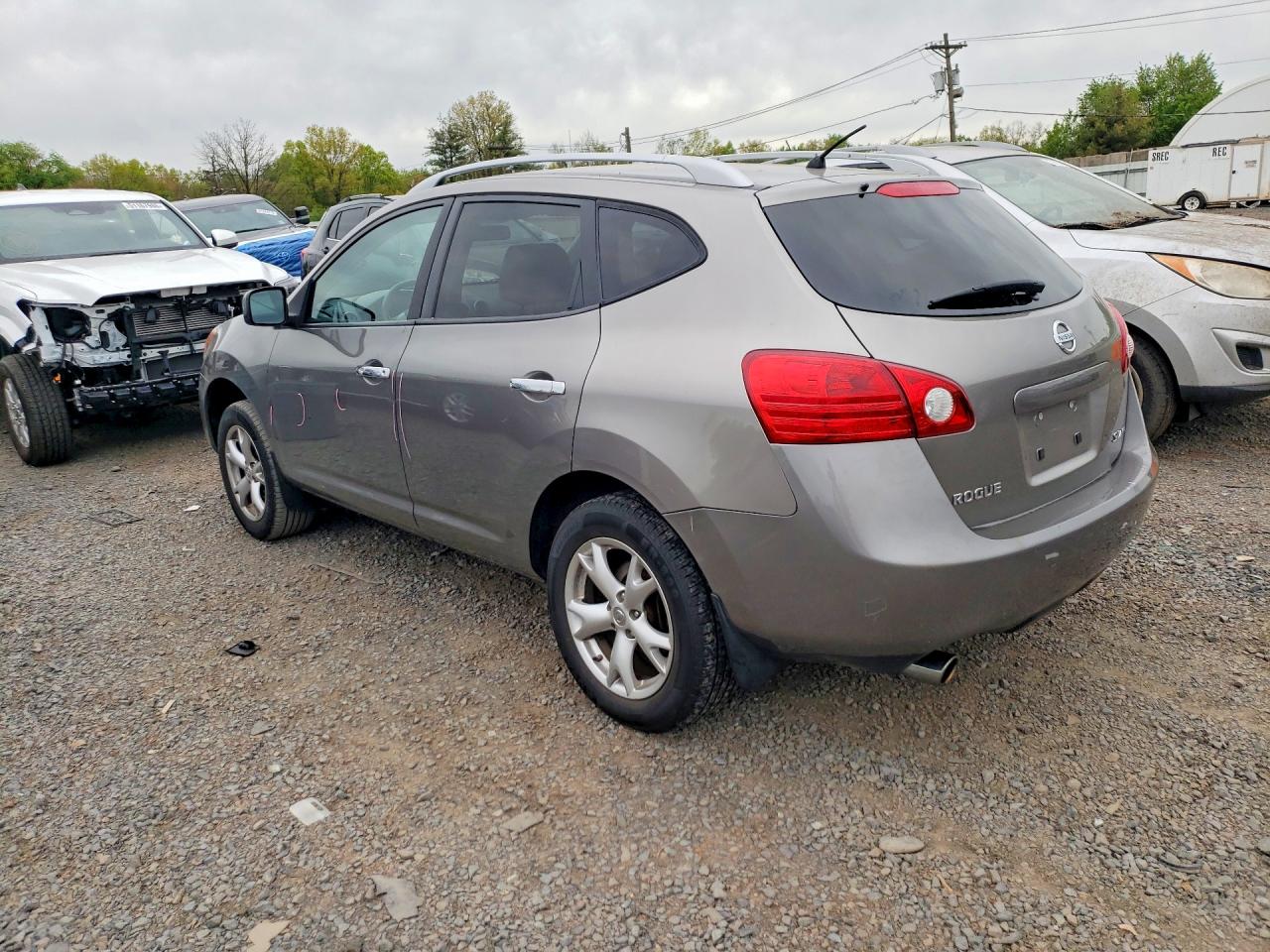 NISSAN ROGUE 2010 — 3