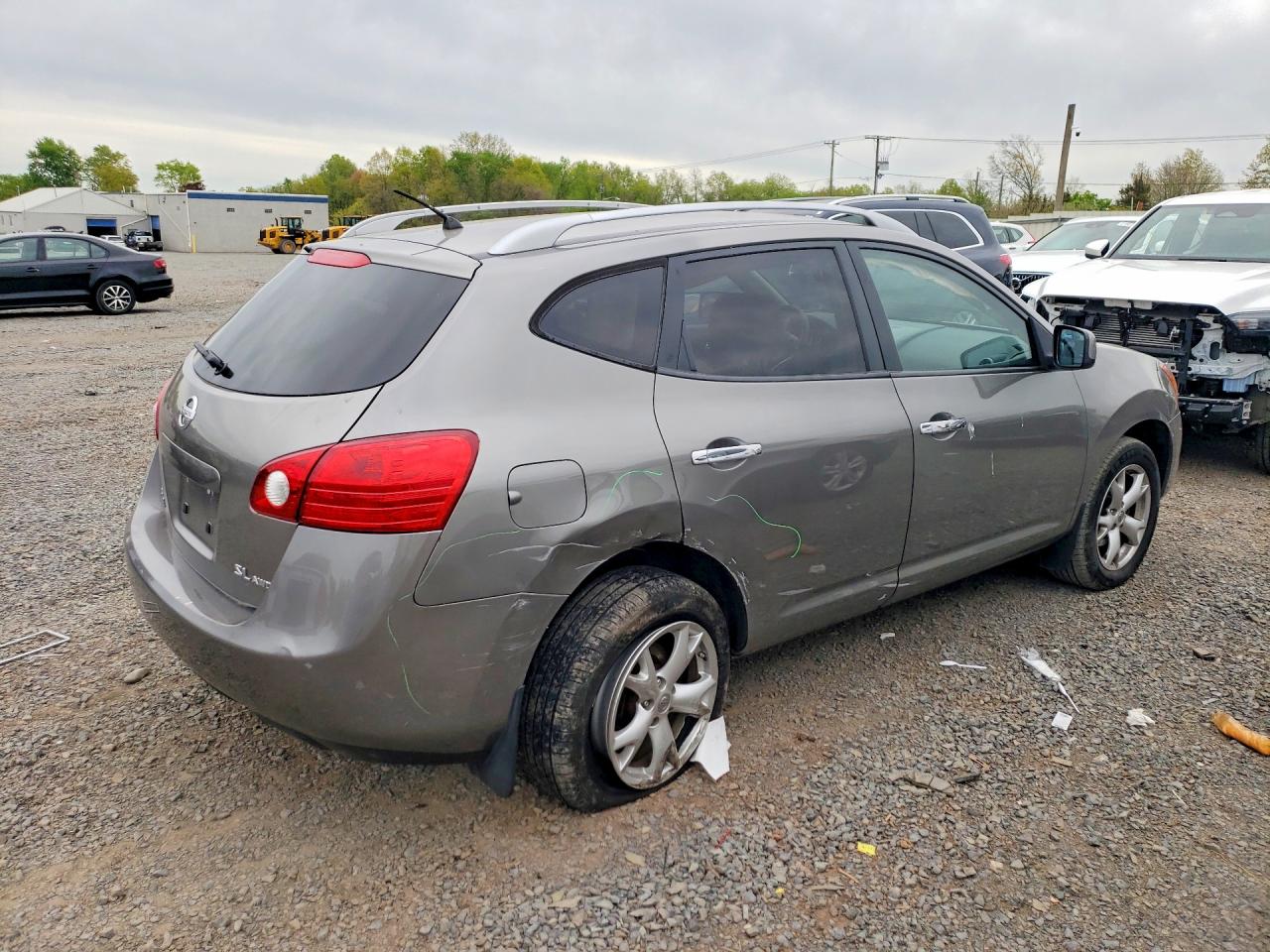 NISSAN ROGUE 2010 — 4