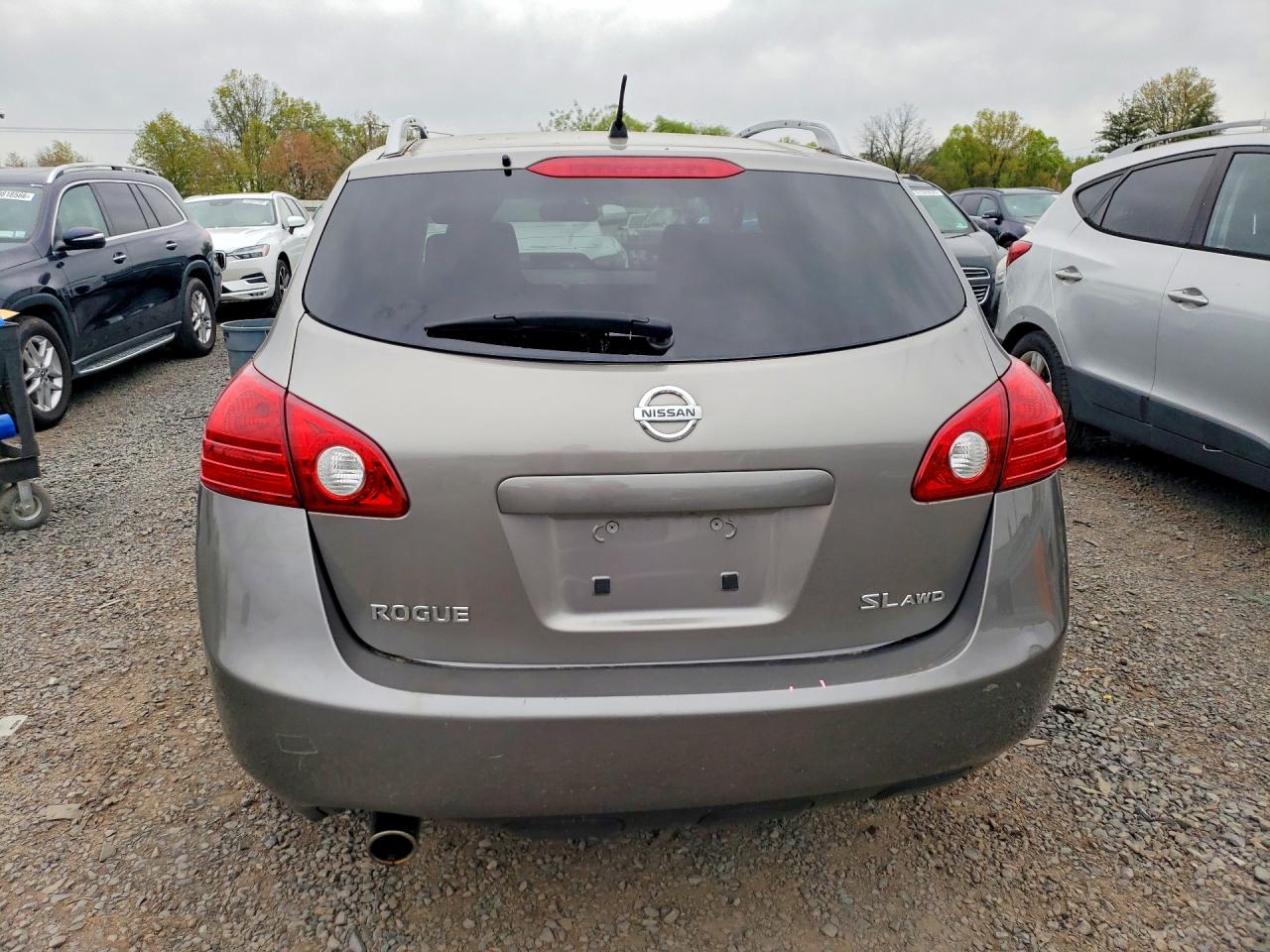 NISSAN ROGUE 2010 — 7