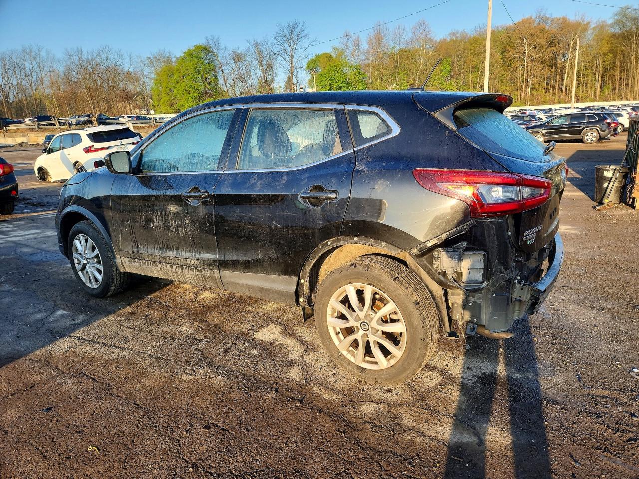 NISSAN ROGUE SPORT 2021 — 3