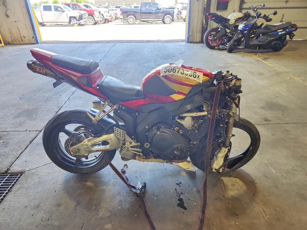 HONDA CBR1000 2006 — 2