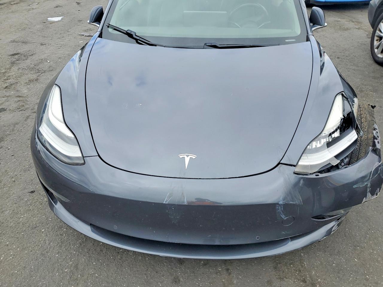 TESLA MODEL 3 2019 — 12