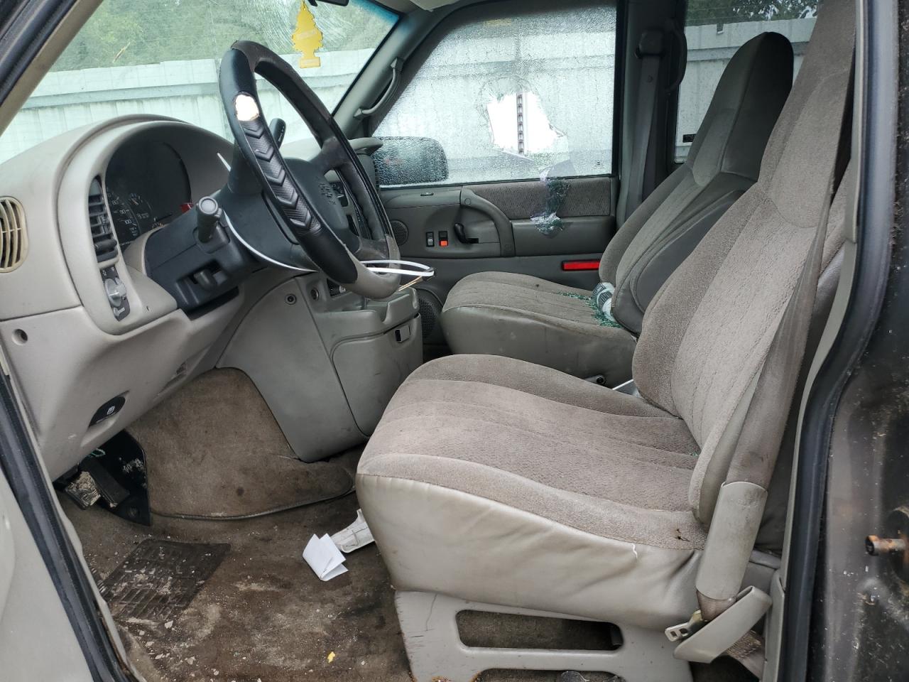 CHEVROLET ASTRO 2000 — 8
