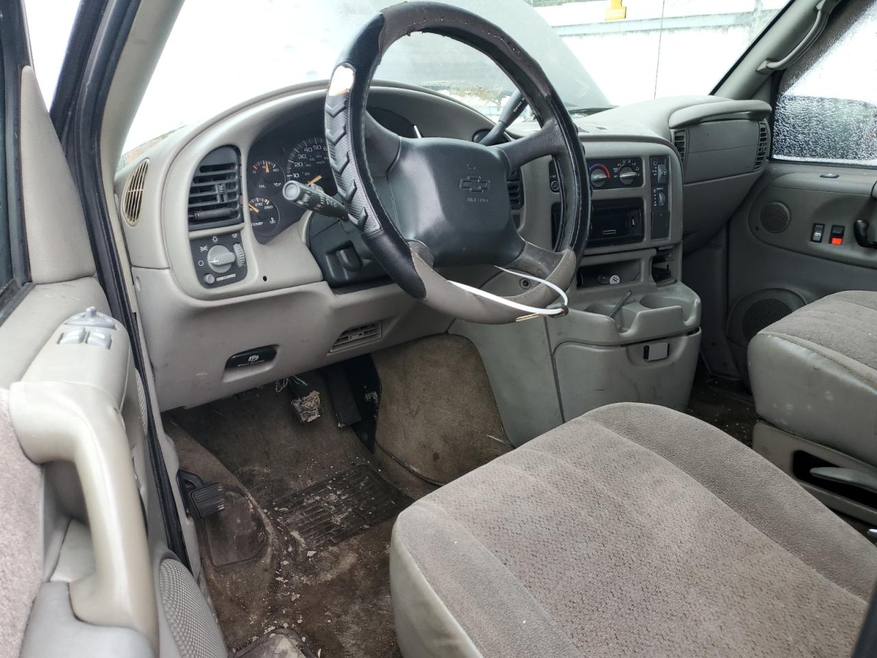CHEVROLET ASTRO 2000 — 9