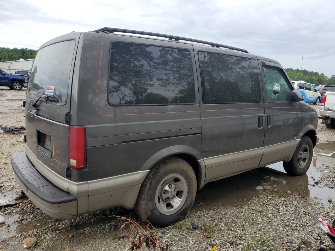 CHEVROLET ASTRO 2000 — 4
