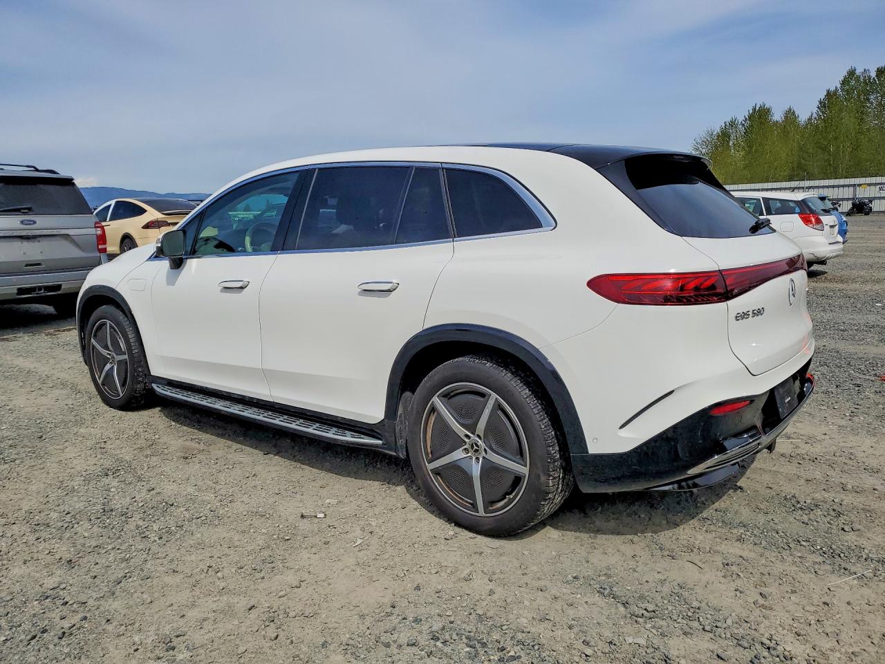 MERCEDES-BENZ EQS SUV 2023 — 3