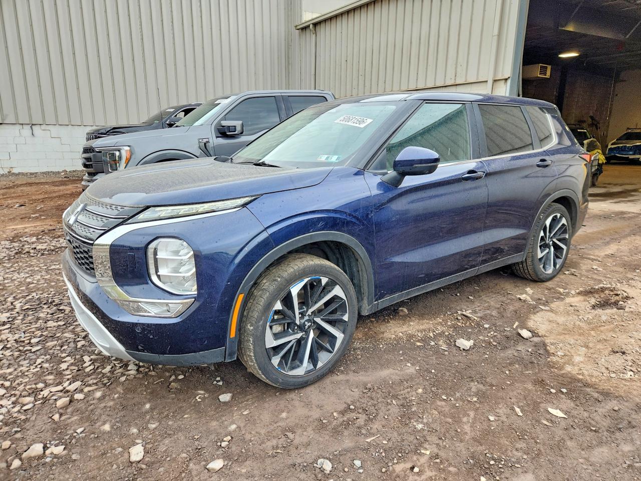 MITSUBISHI OUTLANDER 2023 — 2