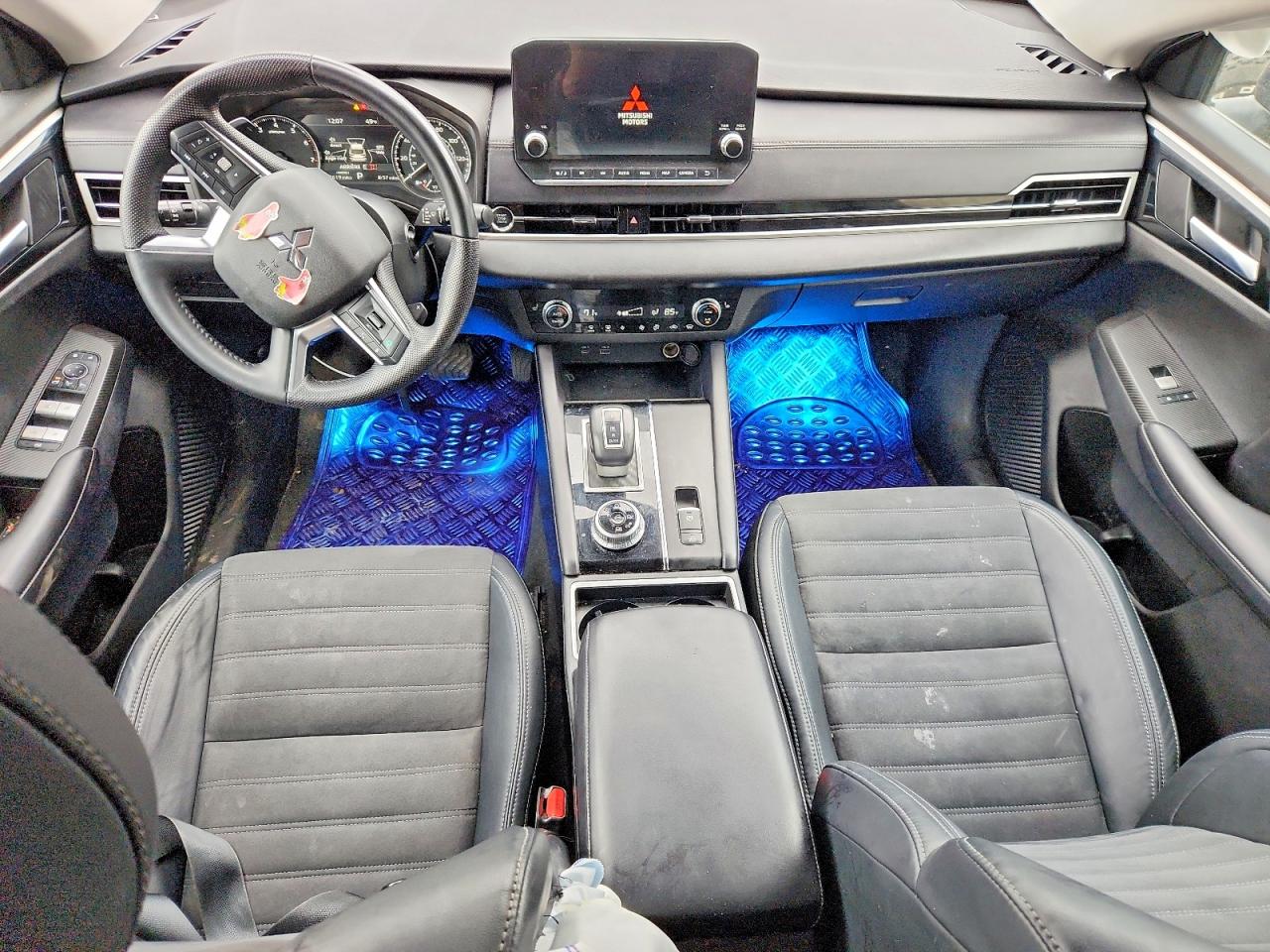 MITSUBISHI OUTLANDER 2023 — 9