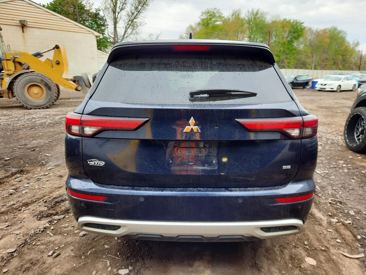MITSUBISHI OUTLANDER 2023 — 7