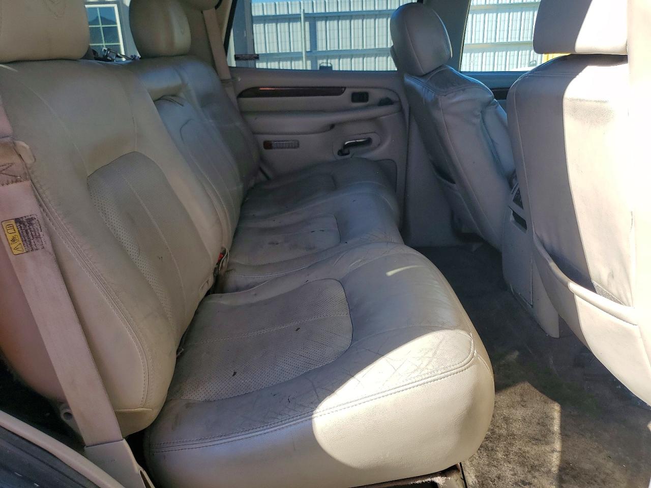 CADILLAC ESCALADE 2002 — 11