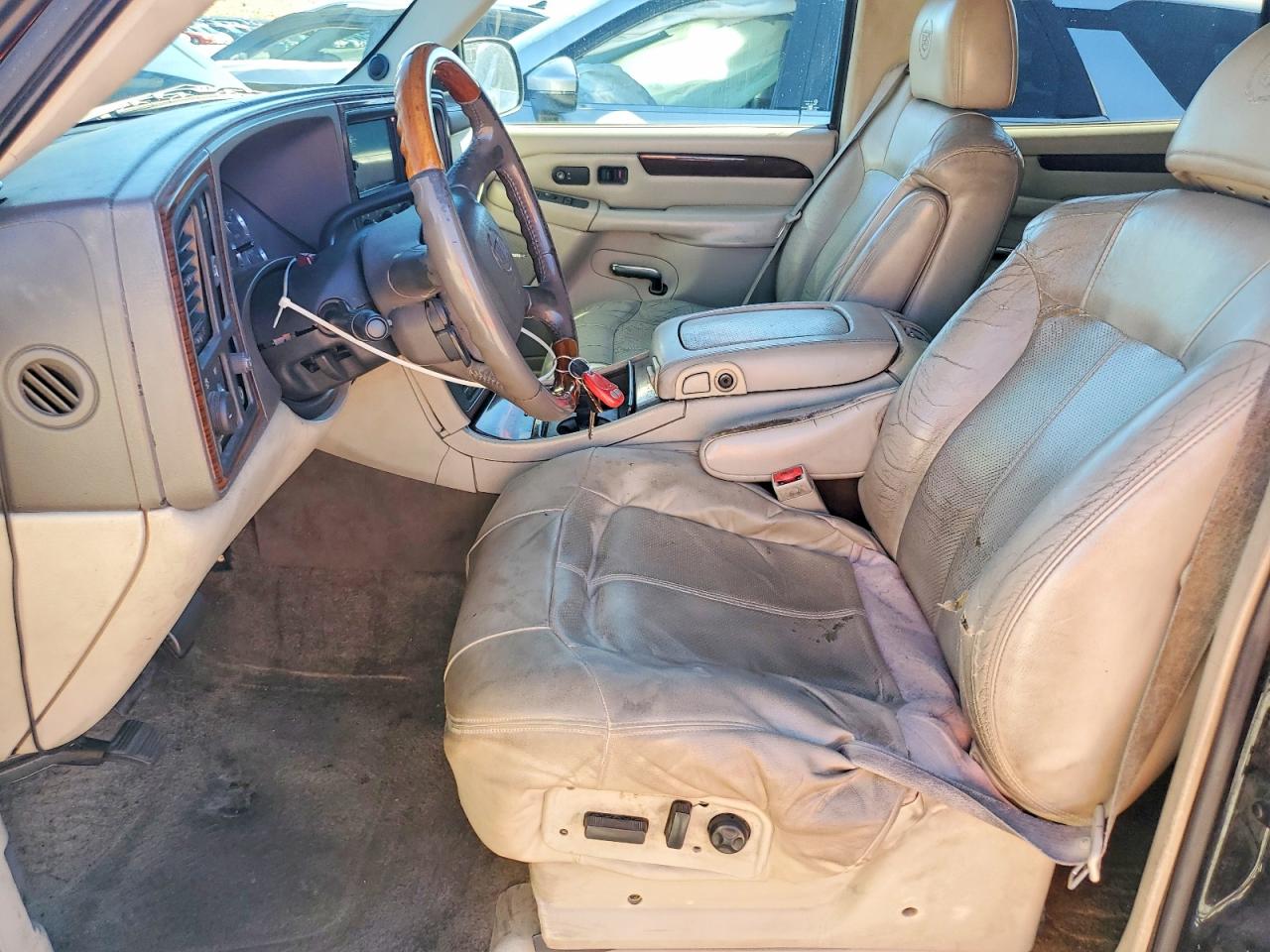 CADILLAC ESCALADE 2002 — 8