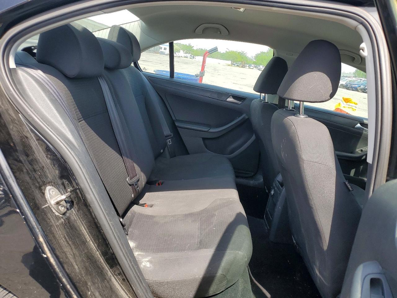 VOLKSWAGEN JETTA 2015 — 11