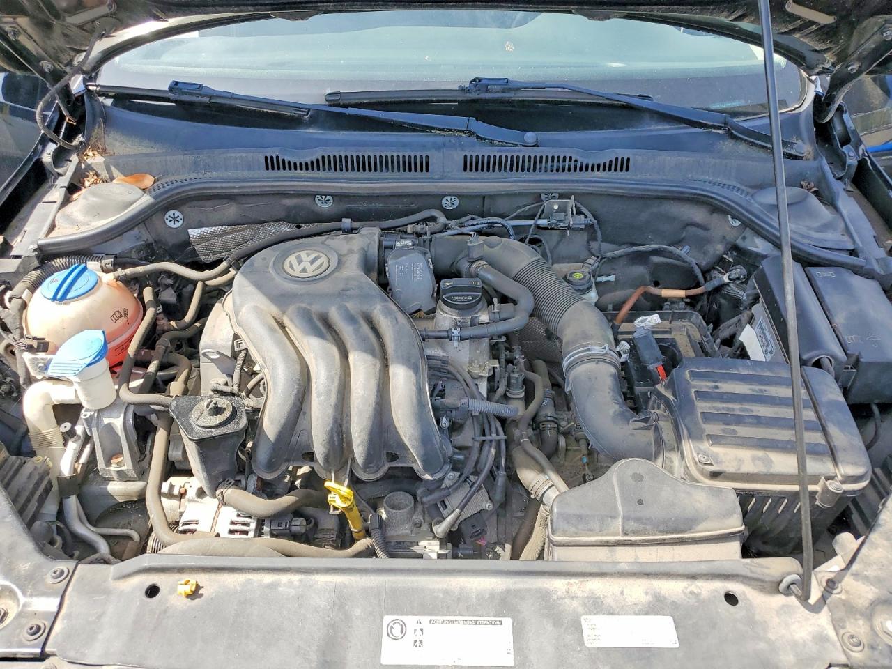 VOLKSWAGEN JETTA 2015 — 12