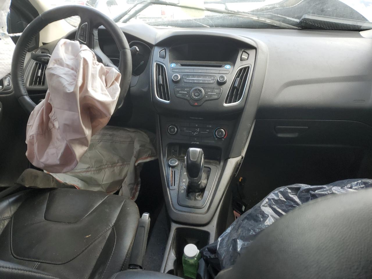 FORD FOCUS SE 2016 — 9