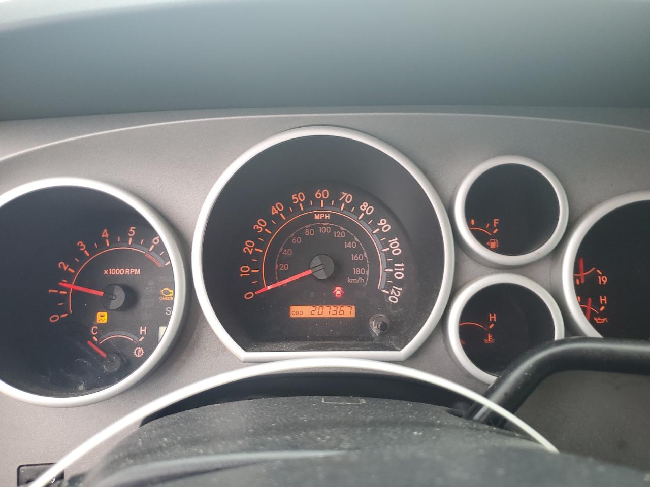 TOYOTA TUNDRA 2011 — 10