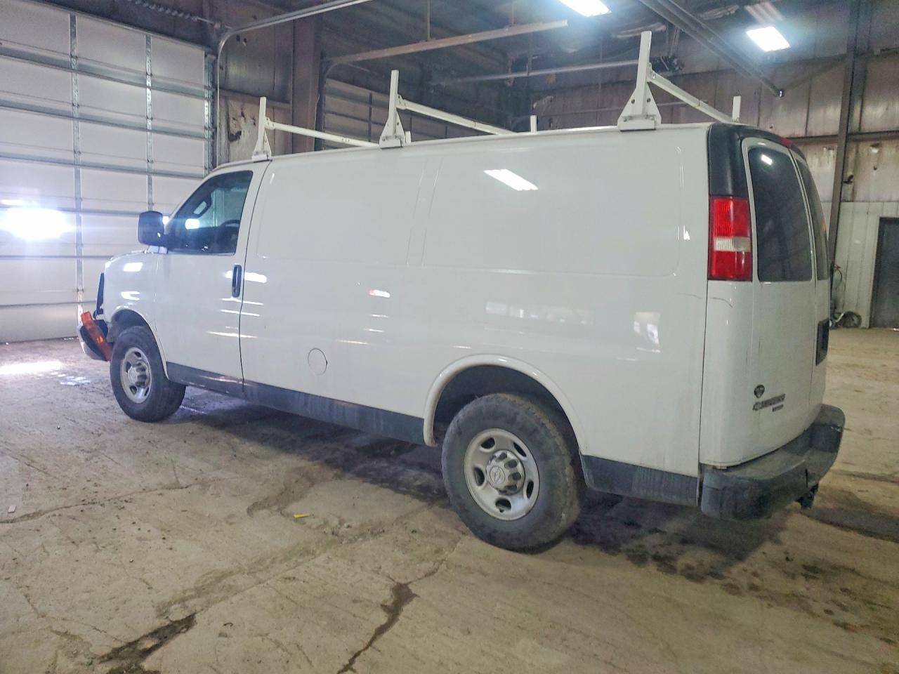 CHEVROLET EXPRESS G2500 2016 — 3