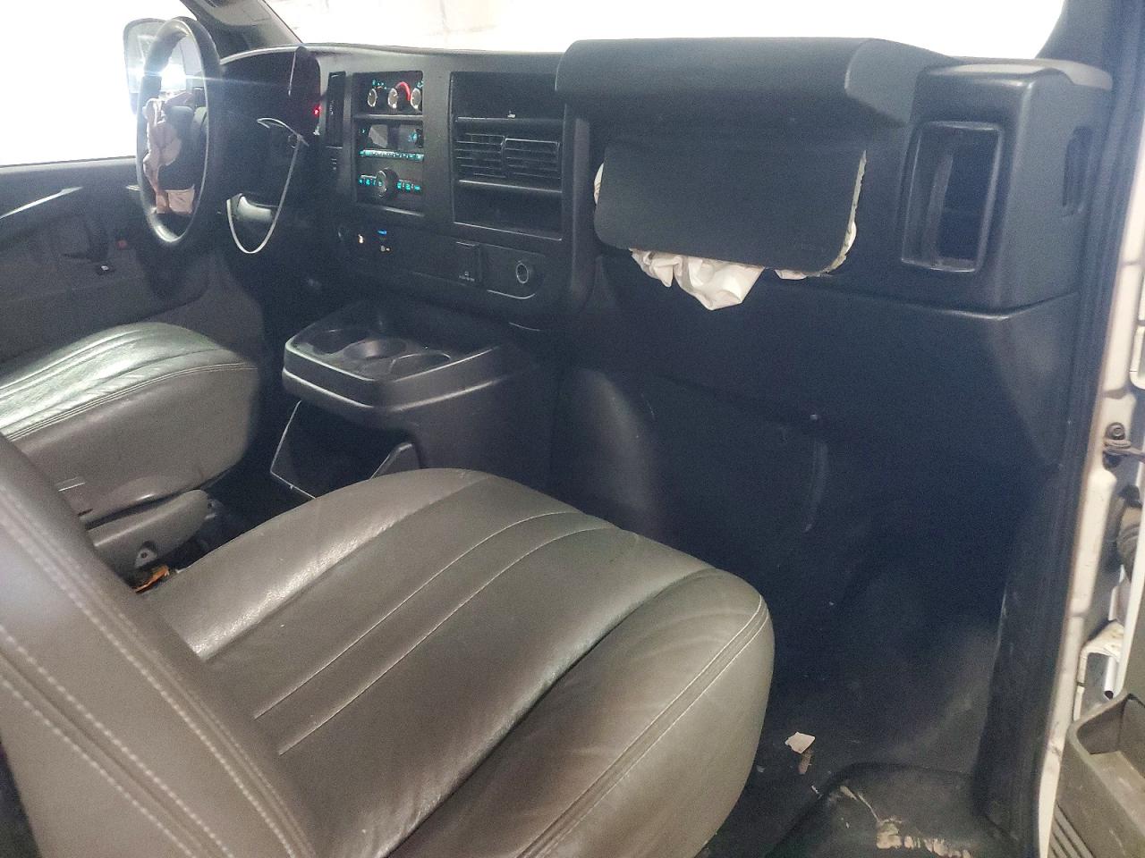 CHEVROLET EXPRESS G2500 2016 — 9