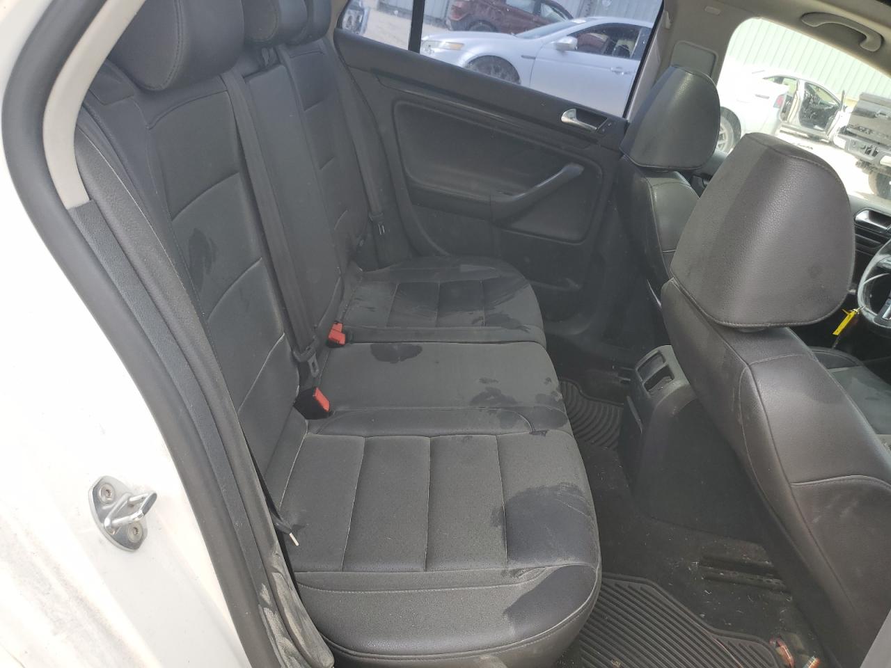 VOLKSWAGEN JETTA WAGO 2011 — 11