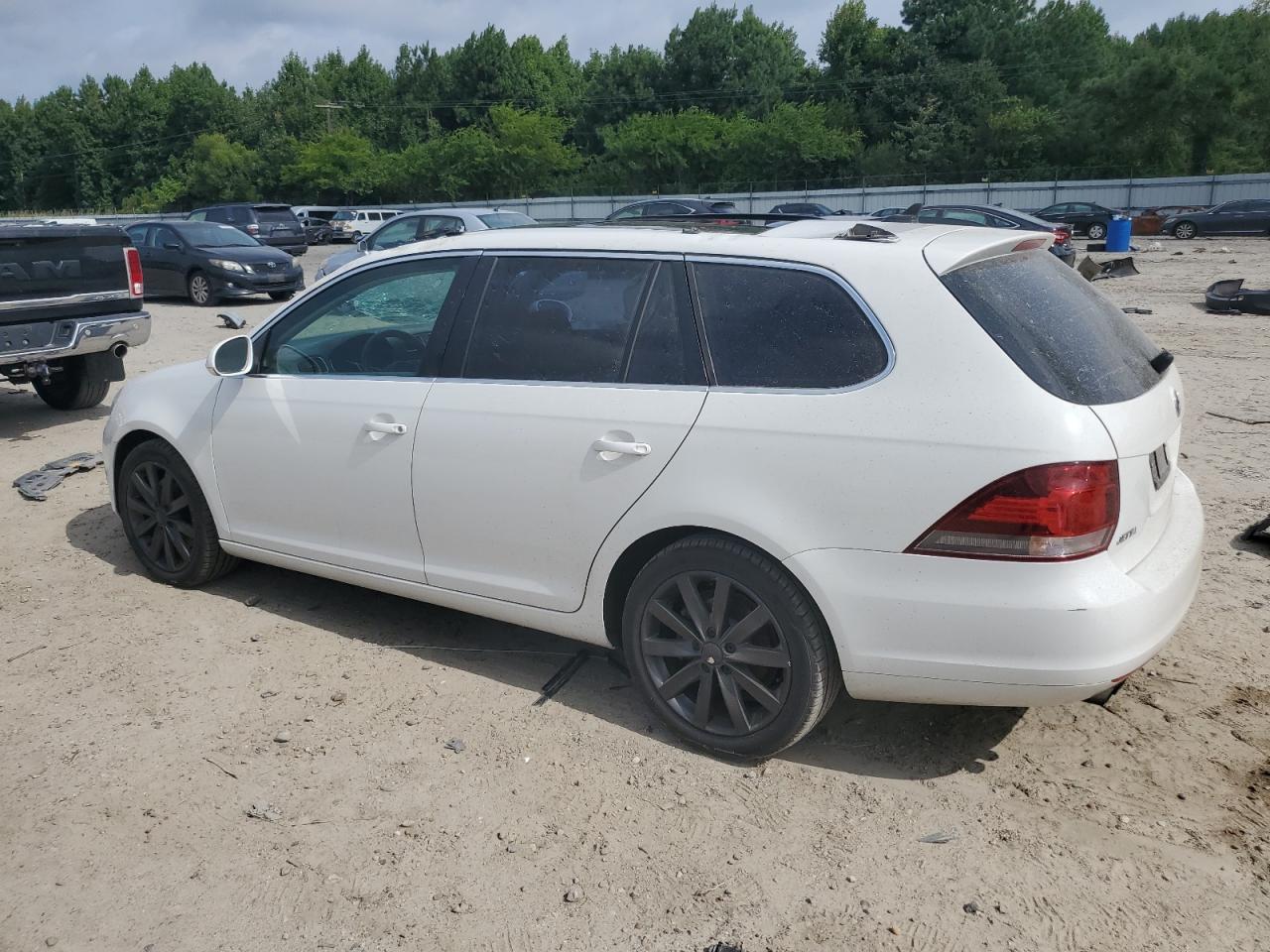 VOLKSWAGEN JETTA WAGO 2011 — 3