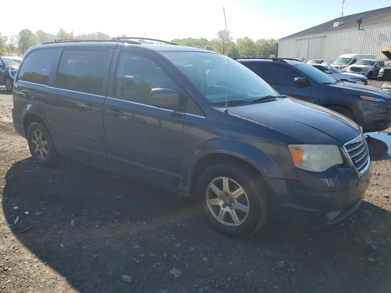 2008 CHRY TOWN AND COUNTRY