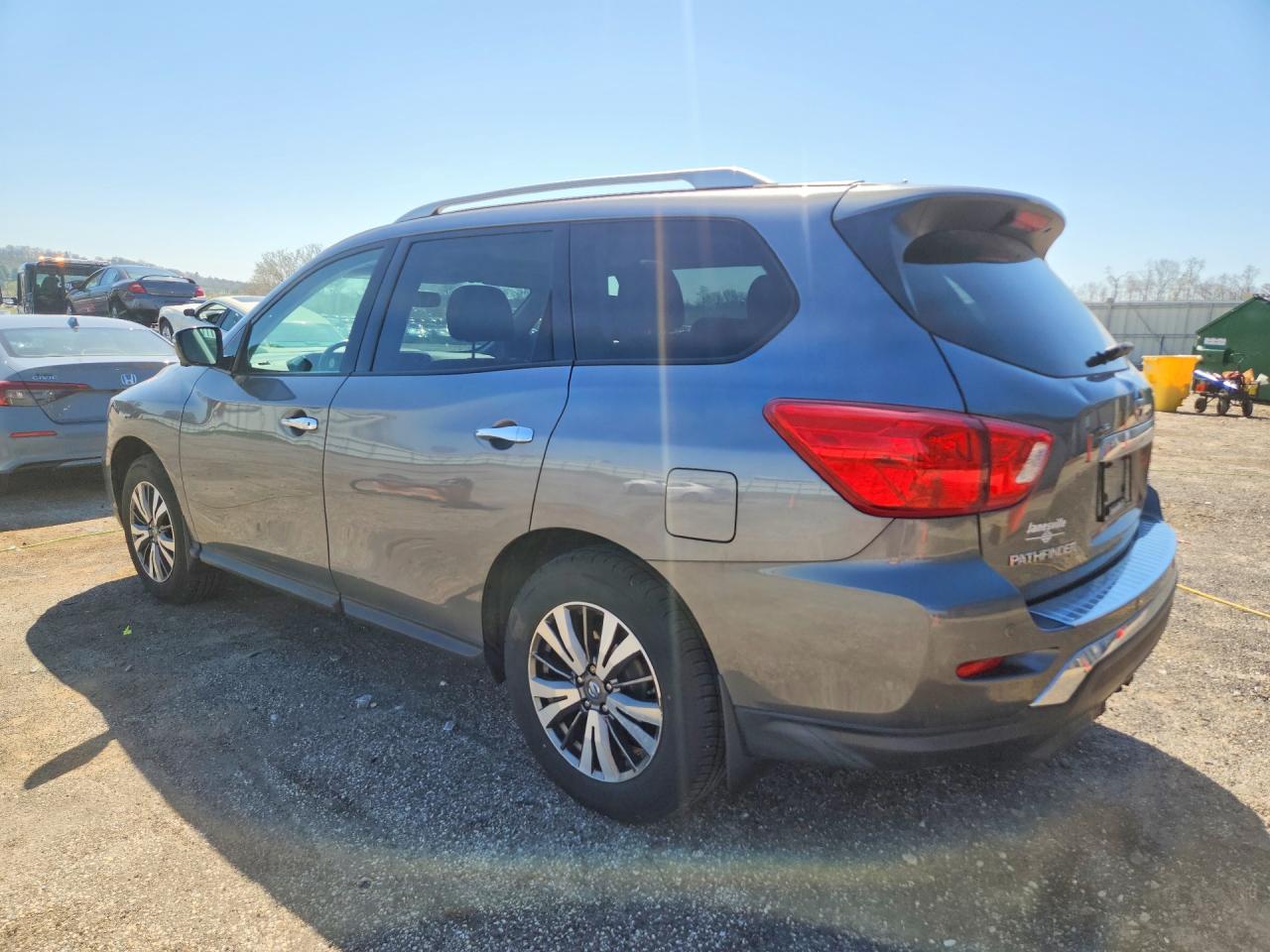 NISSAN PATHFINDER 2017 — 3