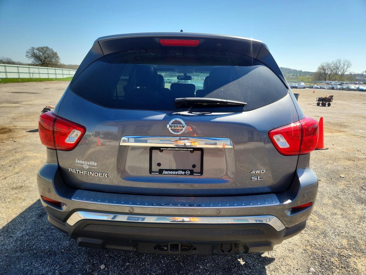 NISSAN PATHFINDER 2017 — 7