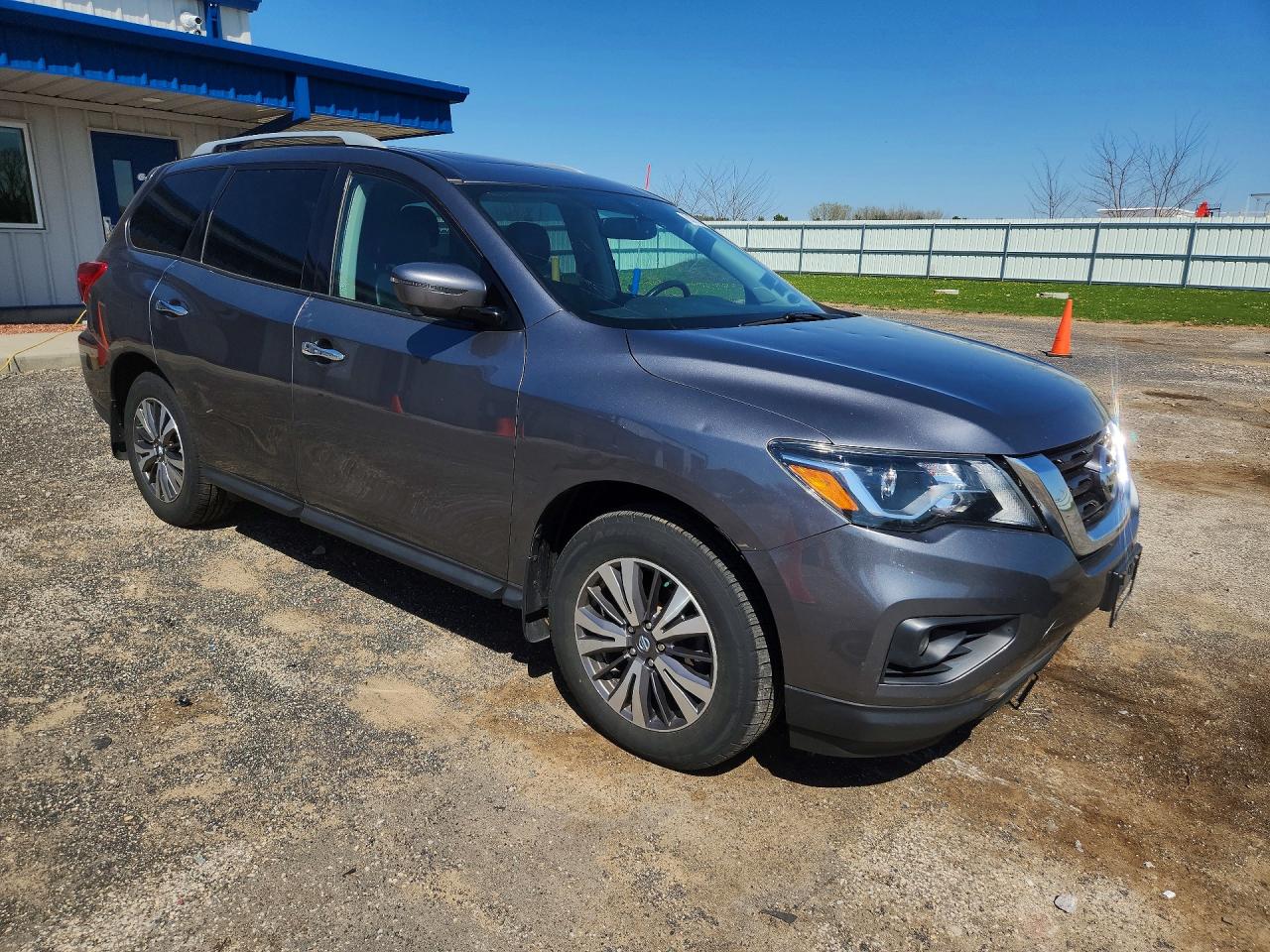 NISSAN PATHFINDER 2017 — 5