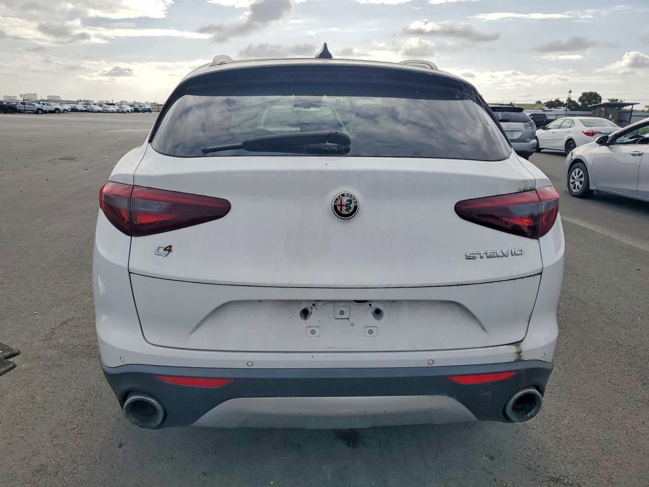 ALFA ROMEO STELVIO 2018 — 7