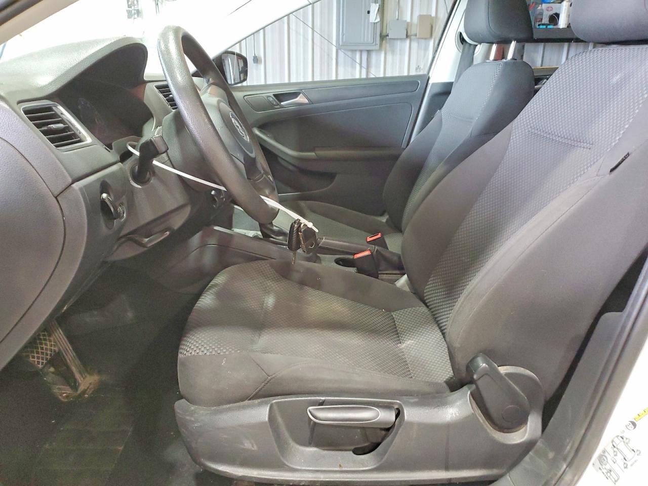VOLKSWAGEN JETTA 2012 — 8