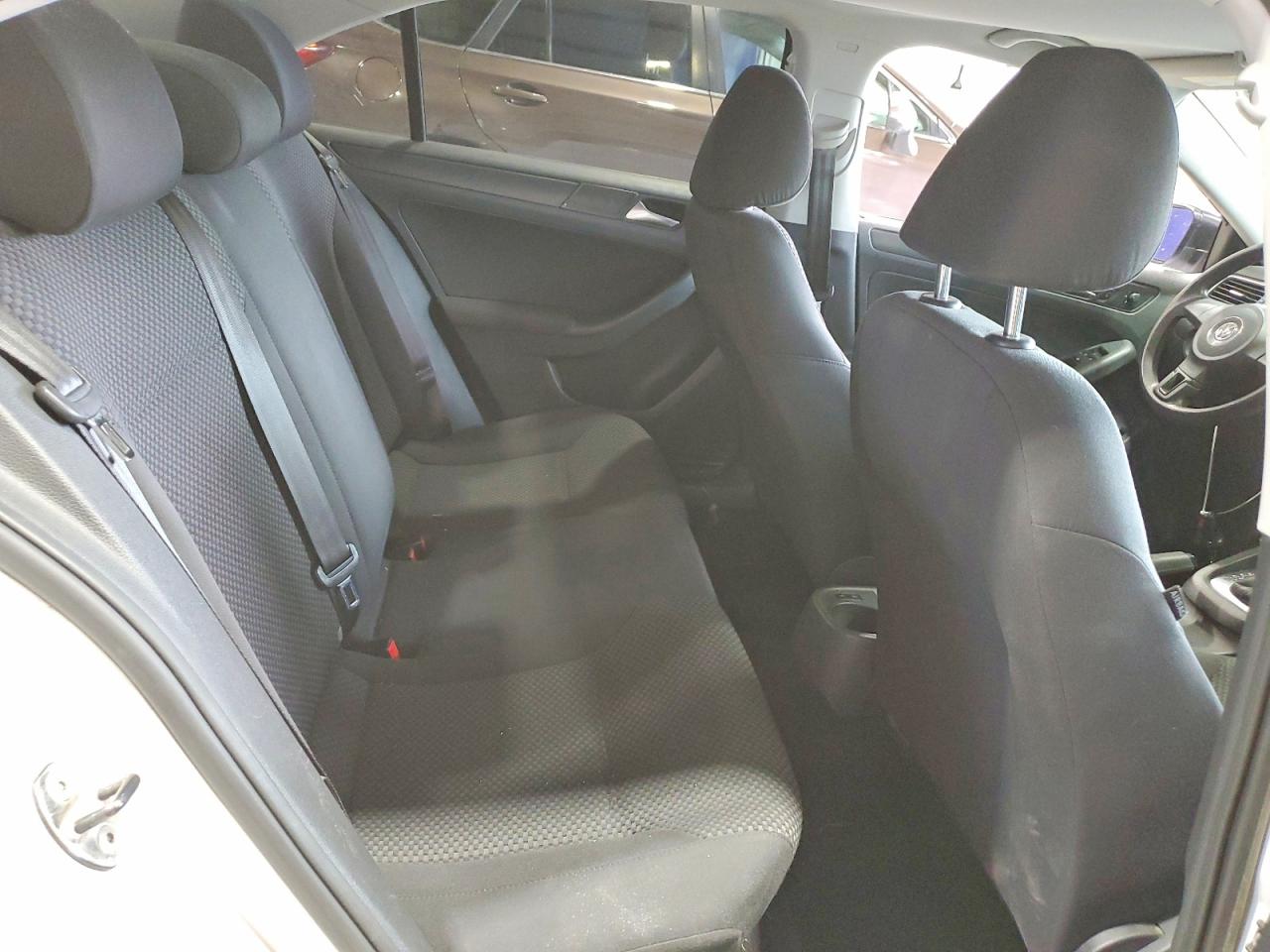 VOLKSWAGEN JETTA 2012 — 11