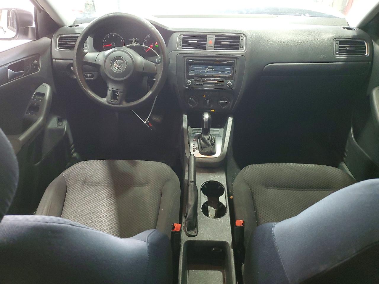 VOLKSWAGEN JETTA 2012 — 9