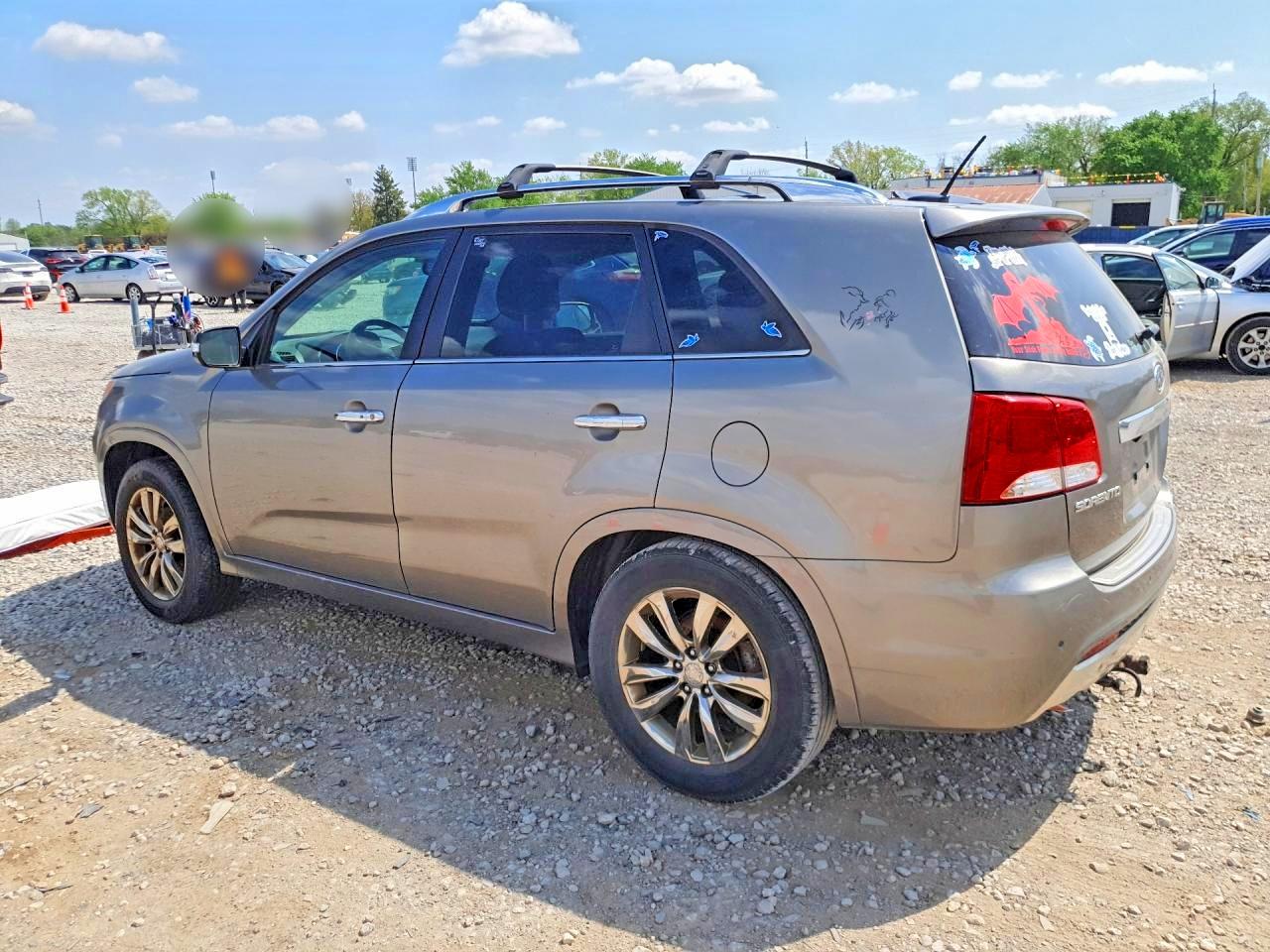 KIA SORENTO 2012 — 3