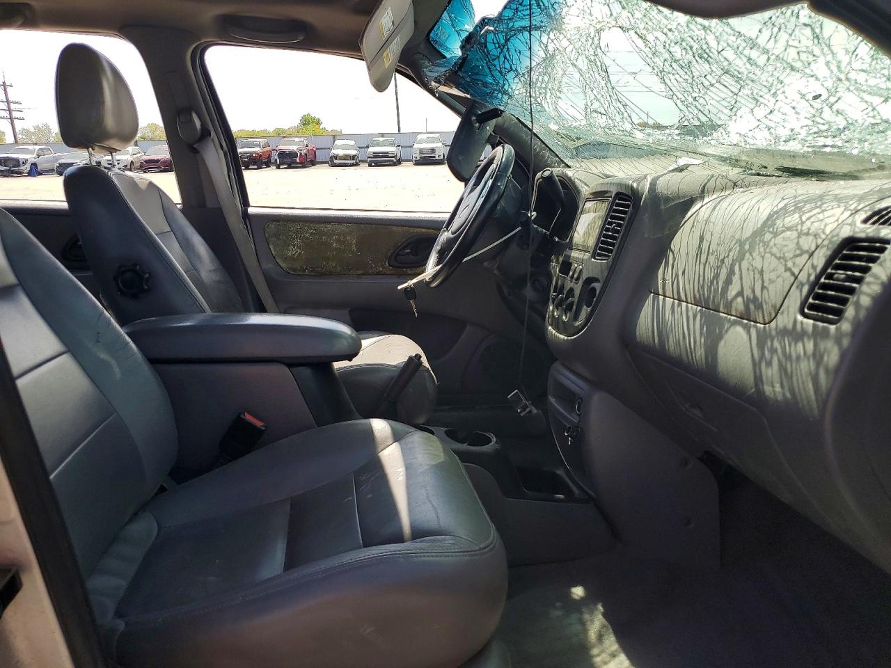 FORD ESCAPE 2002 — 8