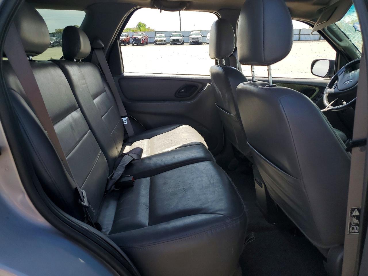 FORD ESCAPE 2002 — 12