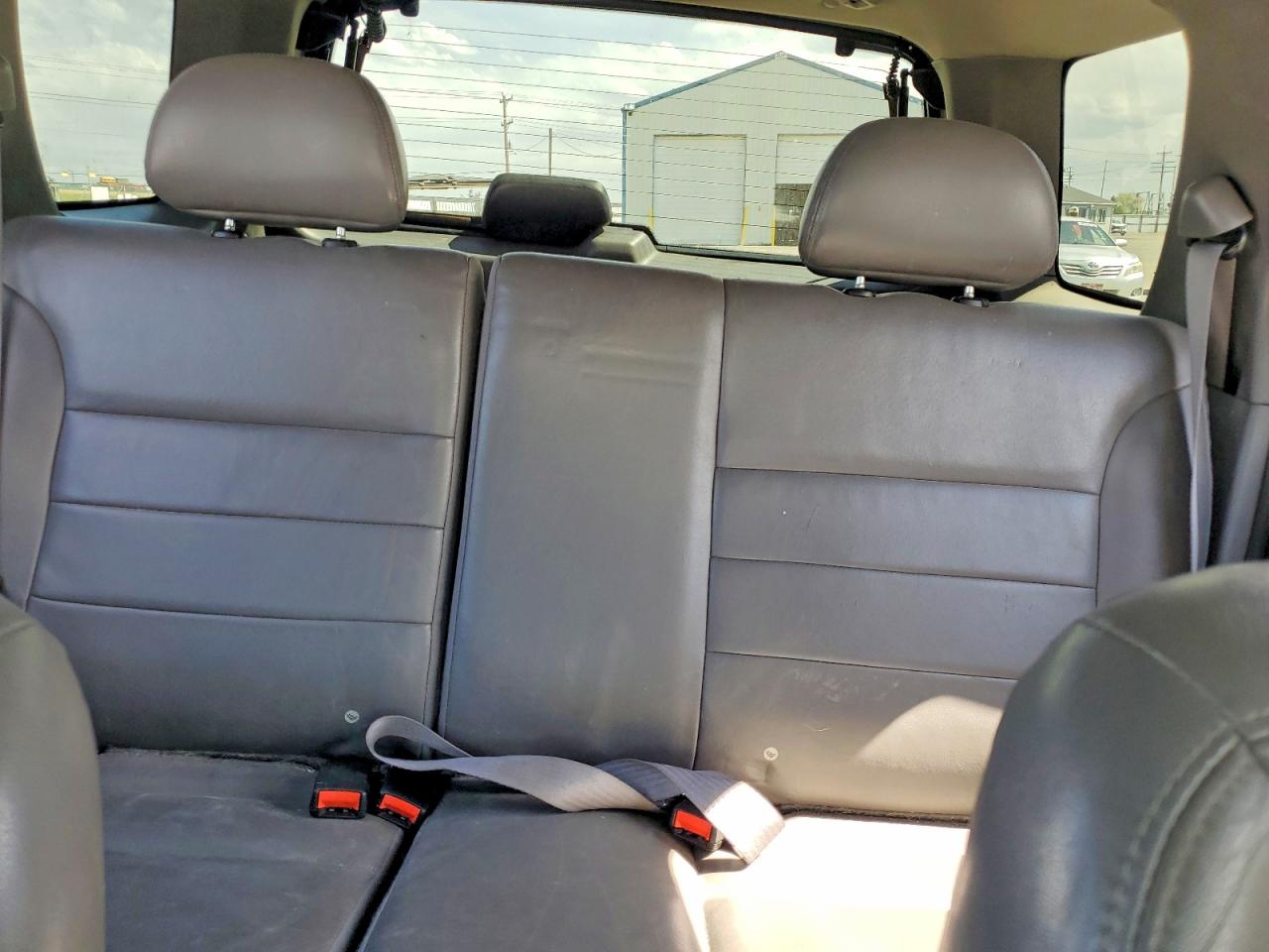 FORD ESCAPE 2002 — 11