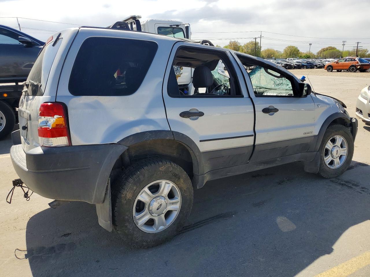 FORD ESCAPE 2002 — 4