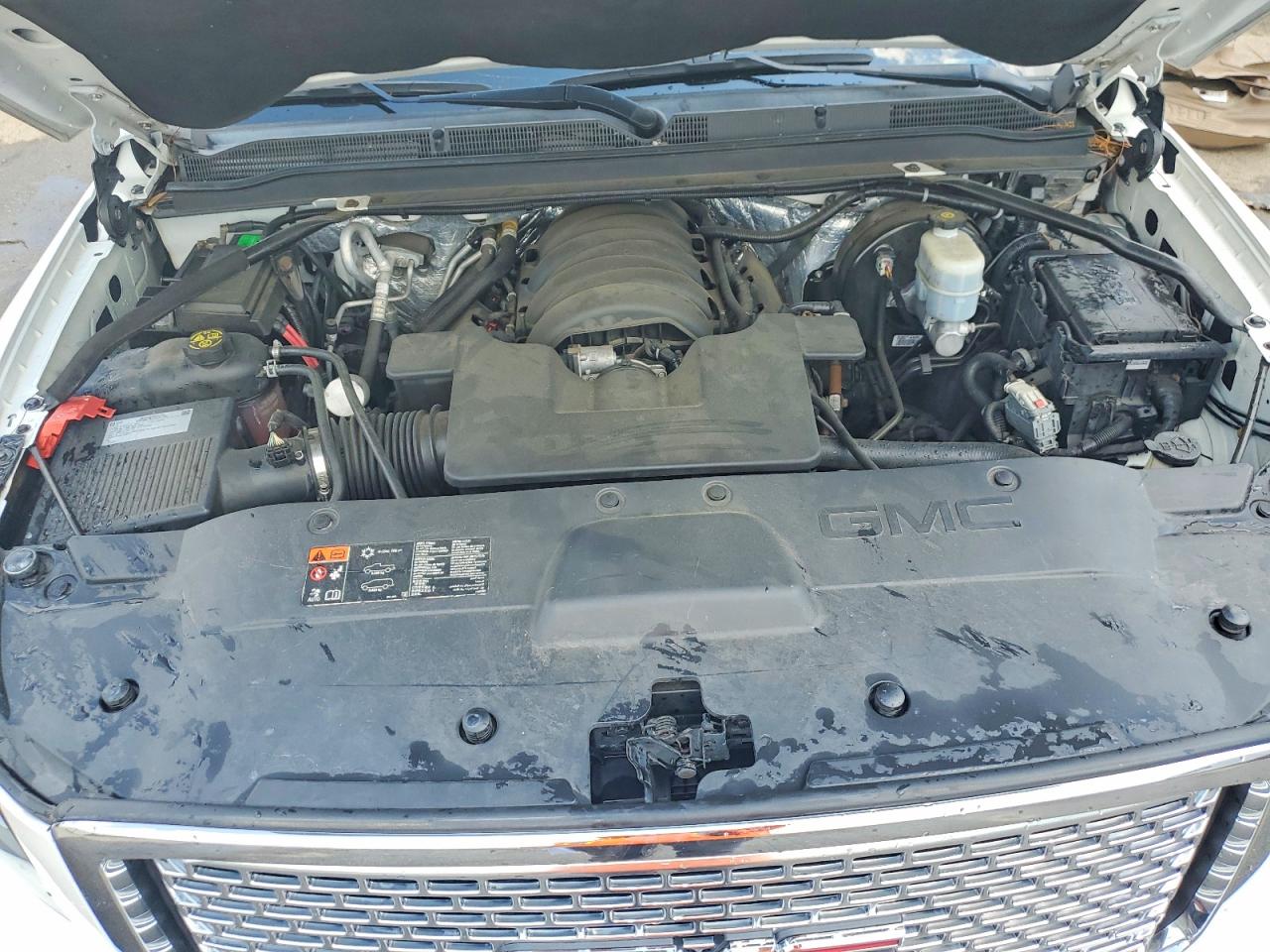 GMC YUKON 2015 — 13